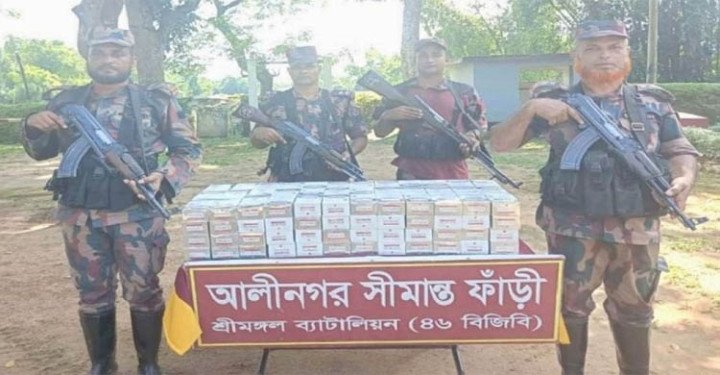 শহীদ মিনার ভেঙে প্রাক্তন শিক্ষার্থীদের স্মরণে স্মৃতি ফলক নির্মাণ সুনামগঞ্জে