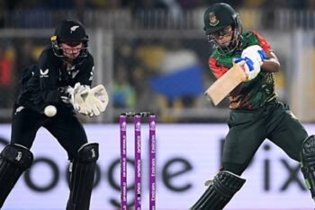 দ্রুত ৩ উইকেট তুলে খেলা জমিয়ে দিলেন ফাহিমা